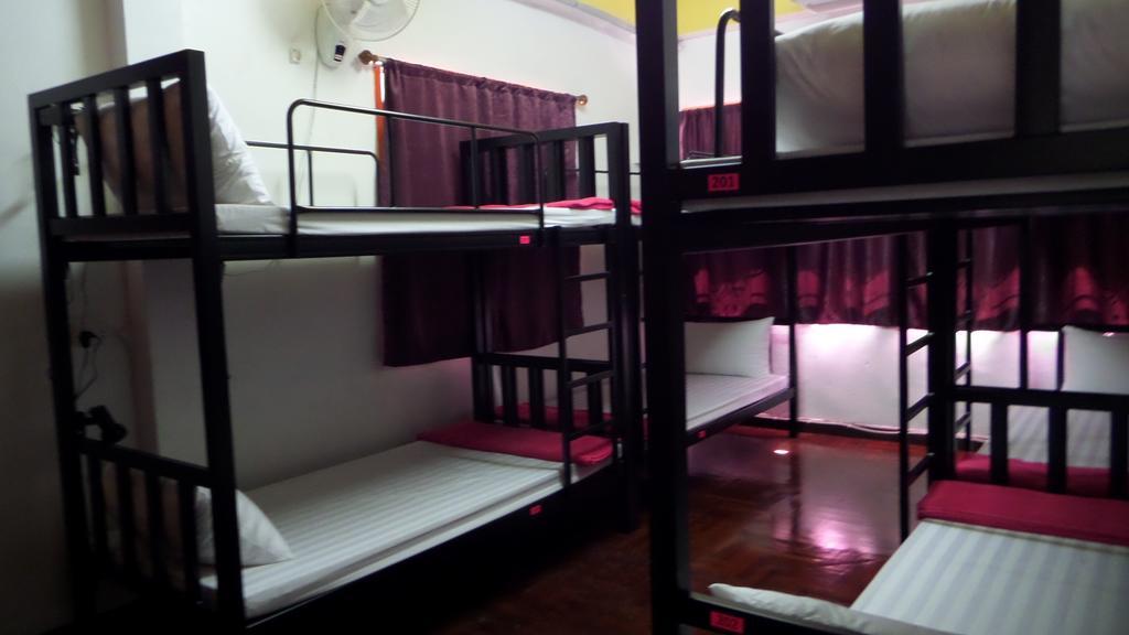 Home Hug Hostel (Adults Only) Μπανγκόκ Εξωτερικό φωτογραφία