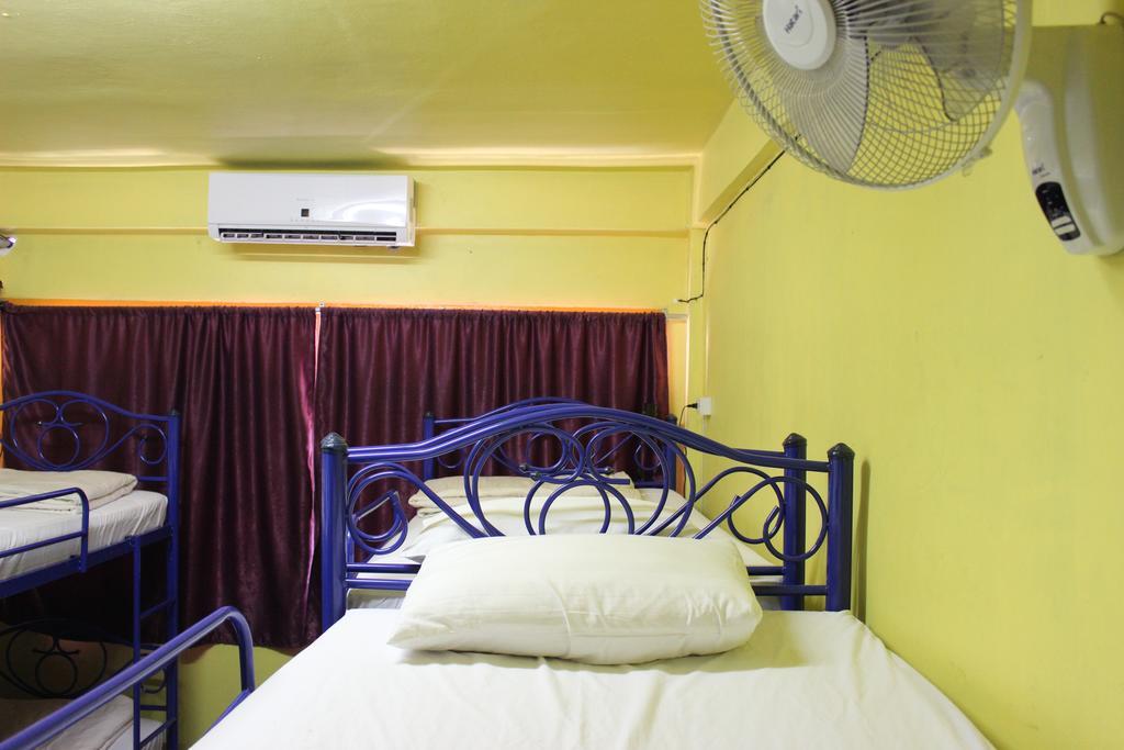 Home Hug Hostel (Adults Only) Μπανγκόκ Εξωτερικό φωτογραφία