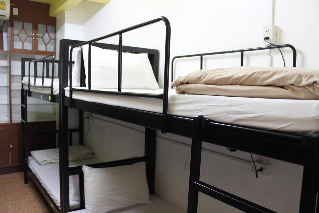 Home Hug Hostel (Adults Only) Μπανγκόκ Εξωτερικό φωτογραφία