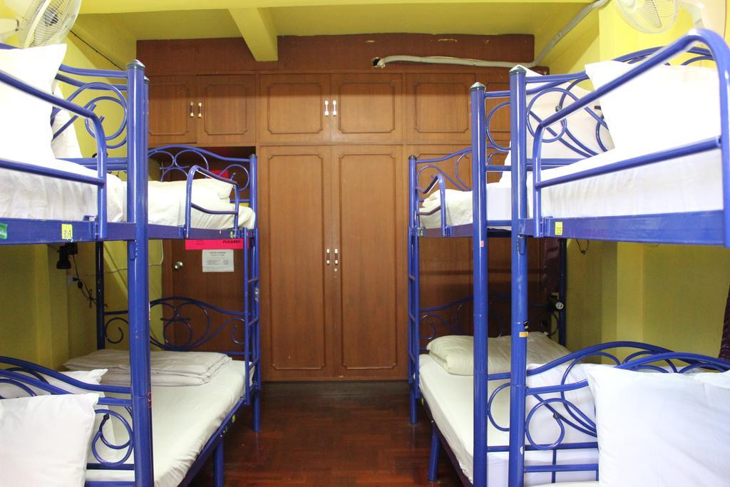 Home Hug Hostel (Adults Only) Μπανγκόκ Εξωτερικό φωτογραφία