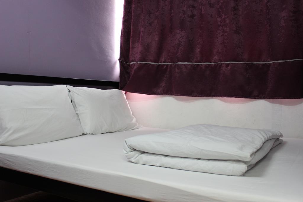 Home Hug Hostel (Adults Only) Μπανγκόκ Εξωτερικό φωτογραφία